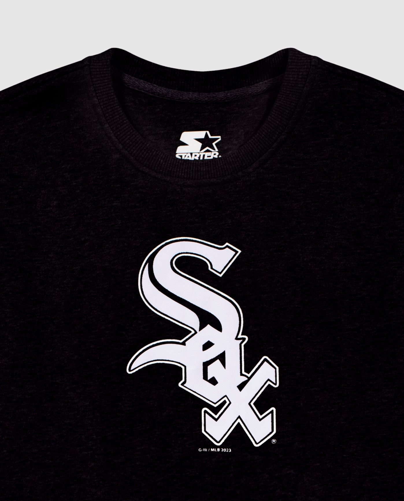 Front Logo of Women's Chicago White Sox Crew Neck Sweatshirt | Black